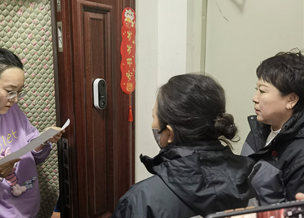 城發(fā)辛家營(yíng)分公司開(kāi)展夜間“訪(fǎng)民問(wèn)暖”活動(dòng)2.jpg
