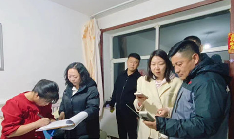 城發(fā)辛家營(yíng)分公司開(kāi)展夜間“訪(fǎng)民問(wèn)暖”活動(dòng)1.jpg